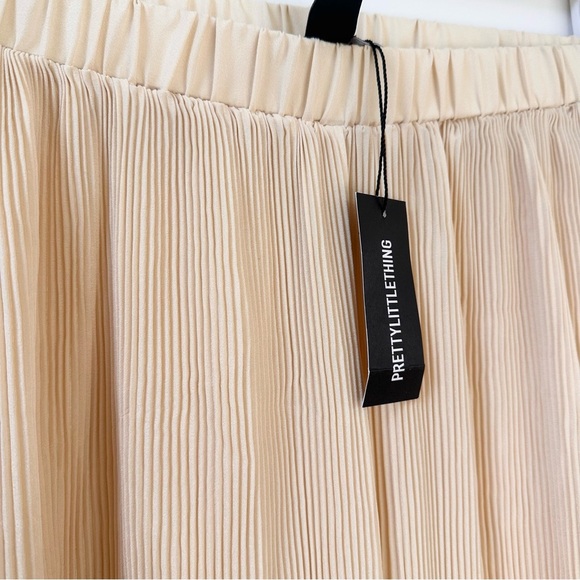 PrettyLittleThing Cream Plisse High Waisted Wide Leg Trousers 4 NWT - Picture 6 of 10